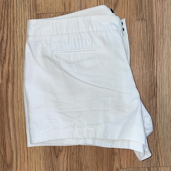 Gap white khaki shorts. Size 14 - Picture 2 of 5